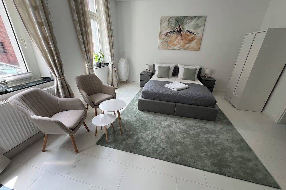 Ganze Wohnung, City Studio Apartment. In der Nähe von allem! Im Eg. Erdgeschoss in Neuss, Düsseldorf und Umgebung