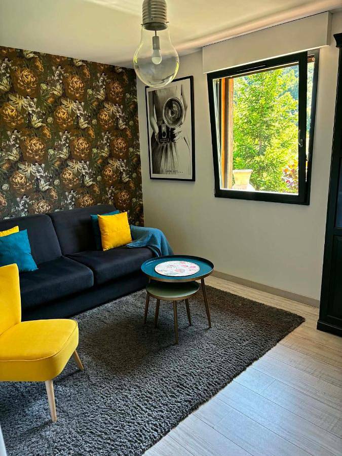 Appartement entier, Chambre dans chalet avec piscine in Saint-Jean-en-Royans, Parc naturel régional du Vercors
