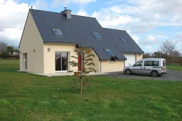 Gîte pour 6 personnes, avec jardin et terrasse à Yvias