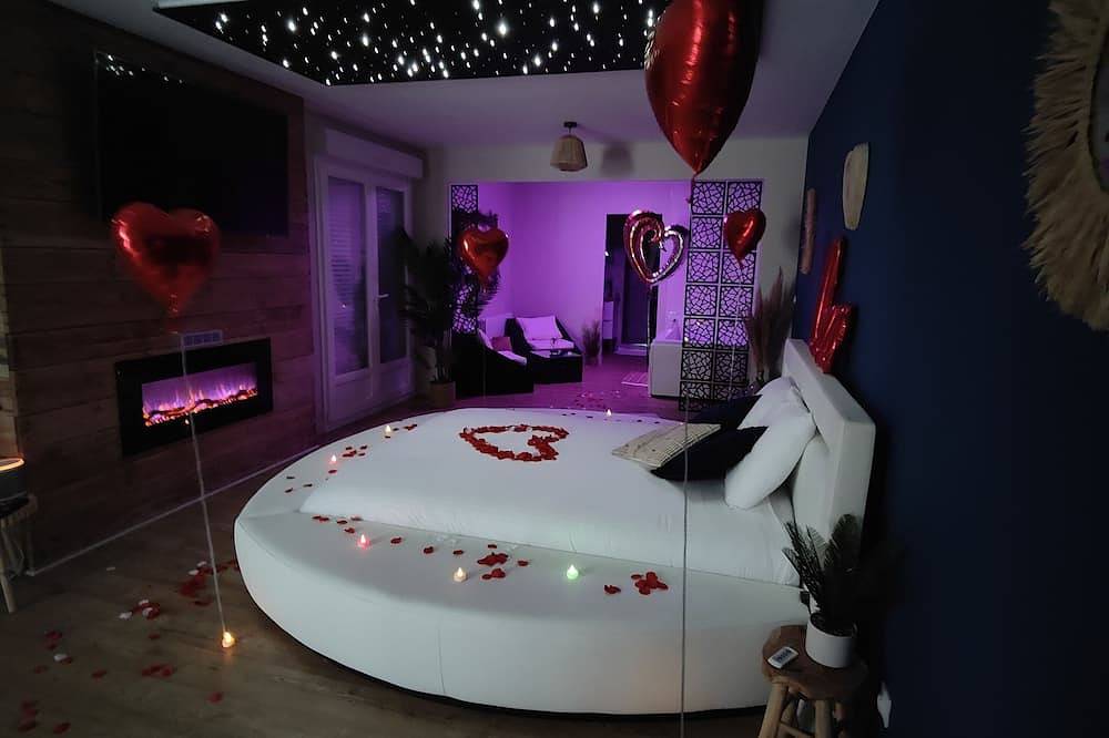 Romantic gite with Spa and starry sky La Maison du Bonheur in Saint-Germer-de-Fly, Río Oise