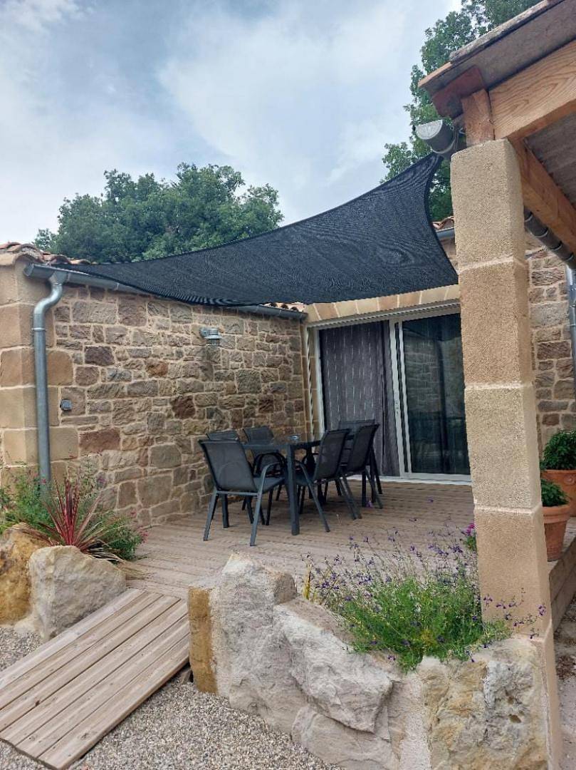 Gîte voor 4 personen met terras in Saint-Privat, Lodève en omgeving