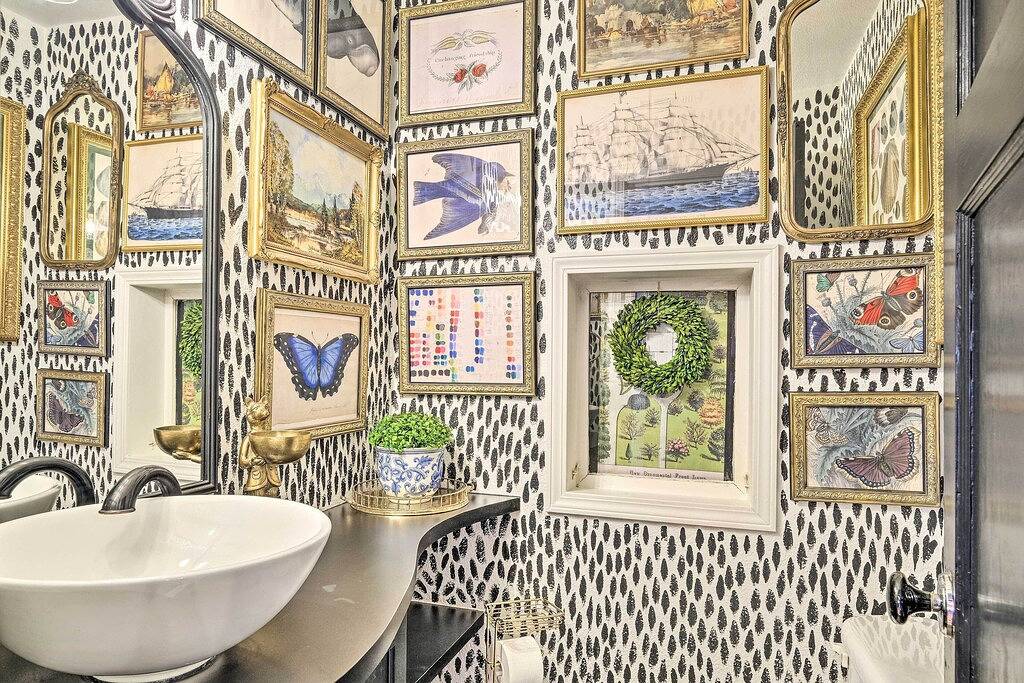 Eclectic 'Osage Cottage' in Historic District in Eureka Springs, Carroll County (AR)