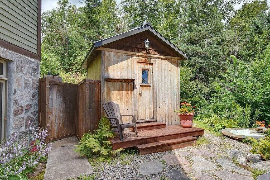 Waterfront private Beach 2 hot tubs Pool Sauna 21p. in Labelle, Québec