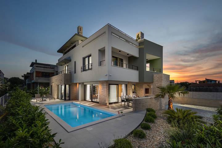 Ferienhaus für 8 Personen, mit Sauna und Garten sowie Whirlpool in Bibinje