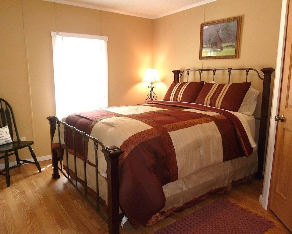 Creekside Cabin, komfortable Kabine mit Blick auf Trout Creek in Madison County (NC)