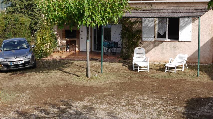 Gîte pour 5 personnes, avec terrasse et jardin
