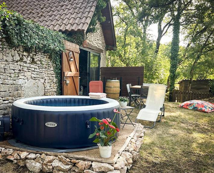 Casa de huéspedes para 4 personas, con terraza además de jardín y jacuzzi - 1