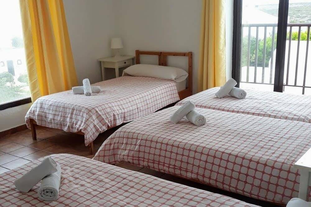 Gran villa, con piscina y parking privados, muy cerca de la playa, para 12 pax. in Cala Morell, Ciudadela