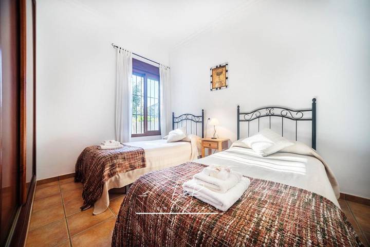 Casa rural para 8 personas, con jardín además de piscina y balcón en Álora - 4