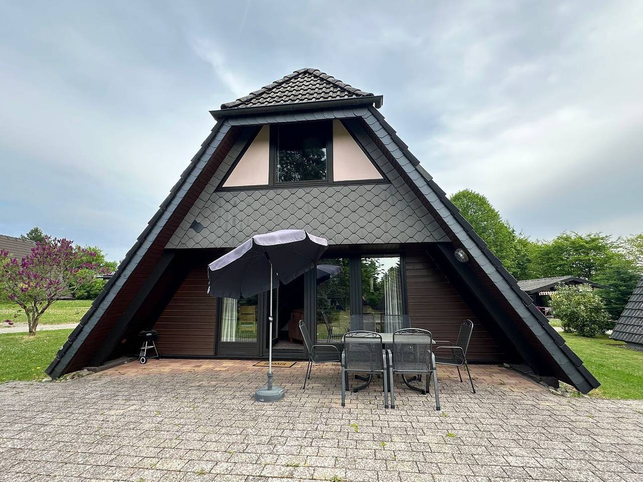 Voll ausgestattetes Ferienhaus "Winnetou" Nr.145 im Grünen mit Terrasse. in Waldbrunn, Neckar-Odenwald-Kreis