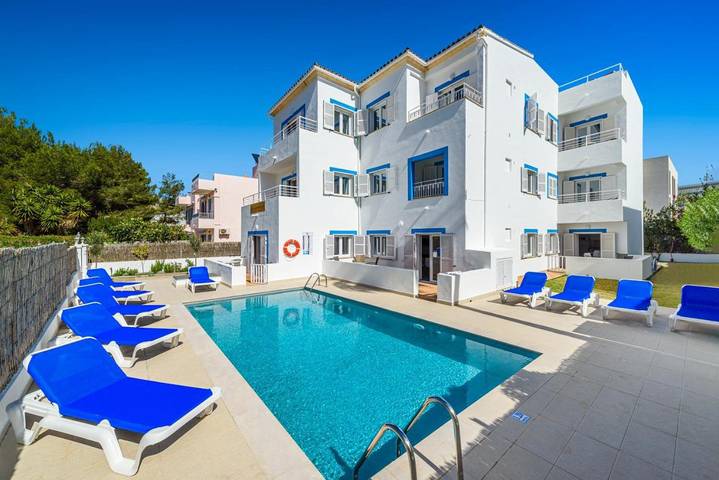 Appart’hôtel pour 5 personnes, avec jardin ainsi que piscine et vue
