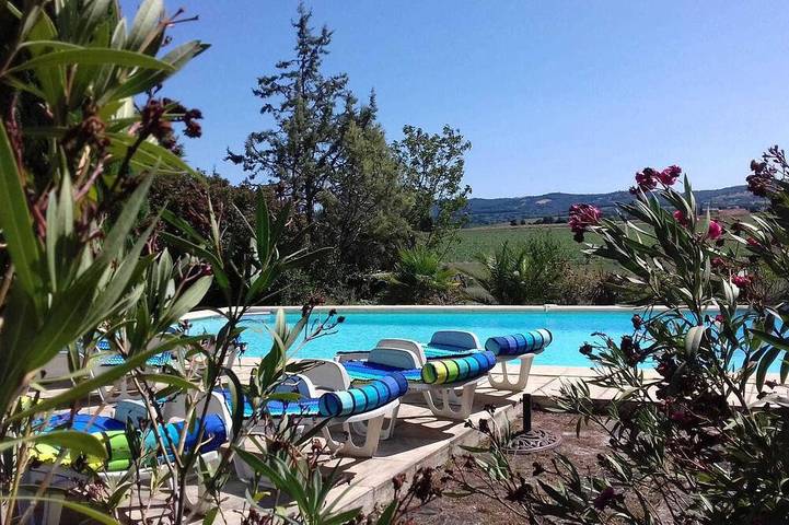 Location de vacances pour 9 personnes, avec Jardin et Piscine à Sainte-Eulalie (Aude)