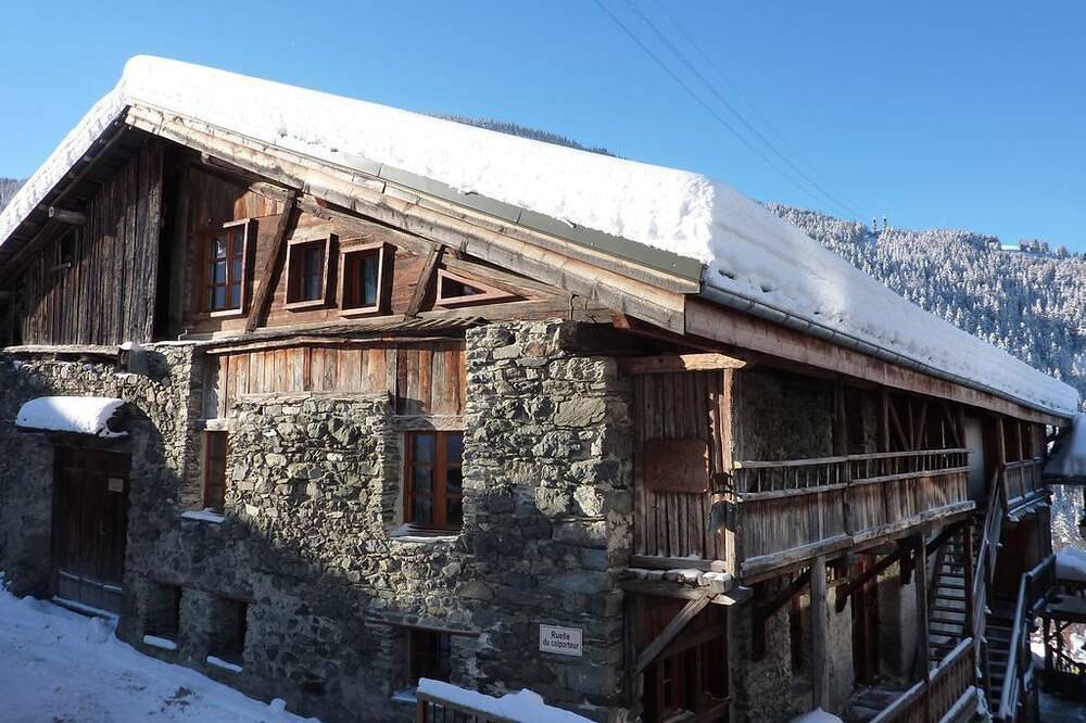 Precioso ático bajo el techo de una casa de campo a 200 metros de los ascensores. in Parque Nacional de Vanoise