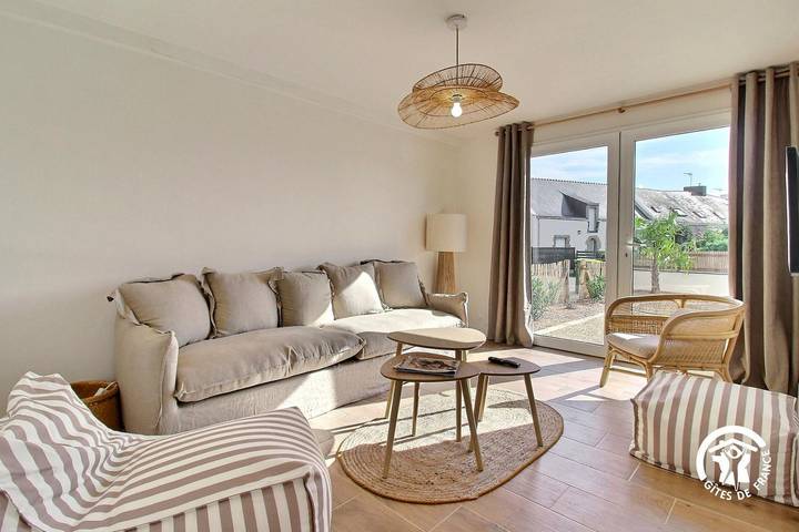 Gîte pour 6 personnes, avec terrasse dans Plage Du Men Armor