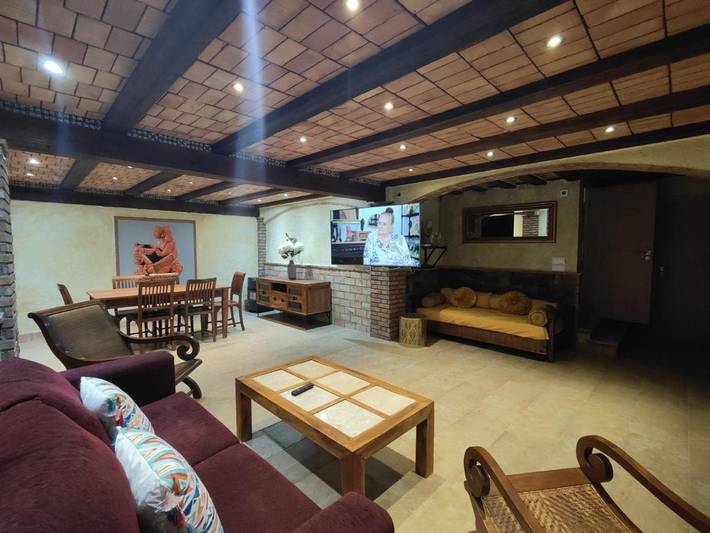 Apartamento para 10 personas, con Balcón y Jacuzzi además de Terraza y Jardín en Galera 