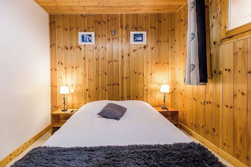 Chalet sleeps 20 Skis-on, Historic Village of Montchavin (La Plagne) in La Plagne, Bellentre
