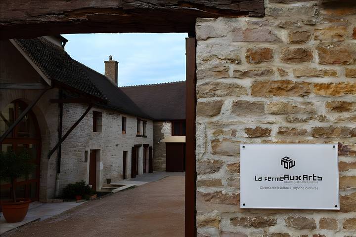 Ganze Wohnung, Ferienwohnung 'Petite Annexe' mit Gemeinschaftspool und Gemeinschaftsgarten in Beaumont-sur-Grosne, Region Chalon-sur-Saône