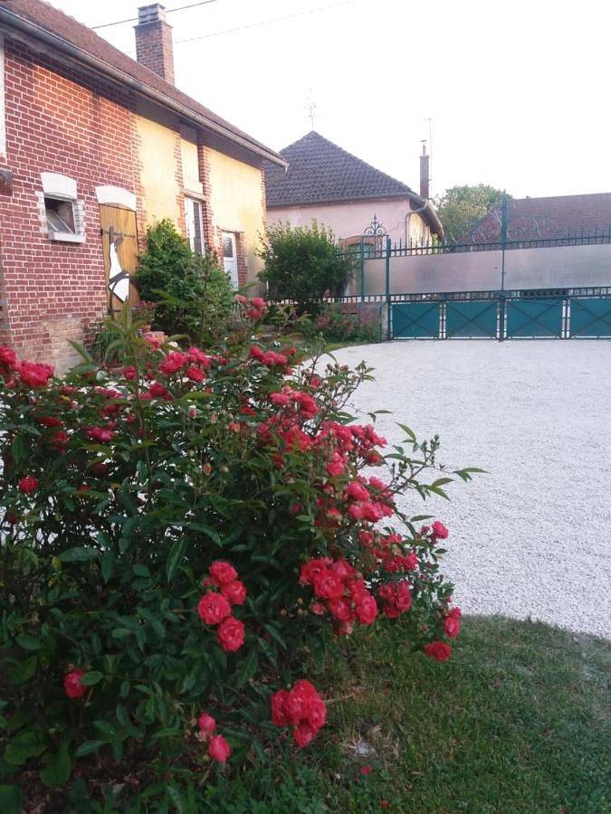Location de vacances pour 2 personnes, avec Terrasse ainsi que Jardin et Vue à Villechétif - 3