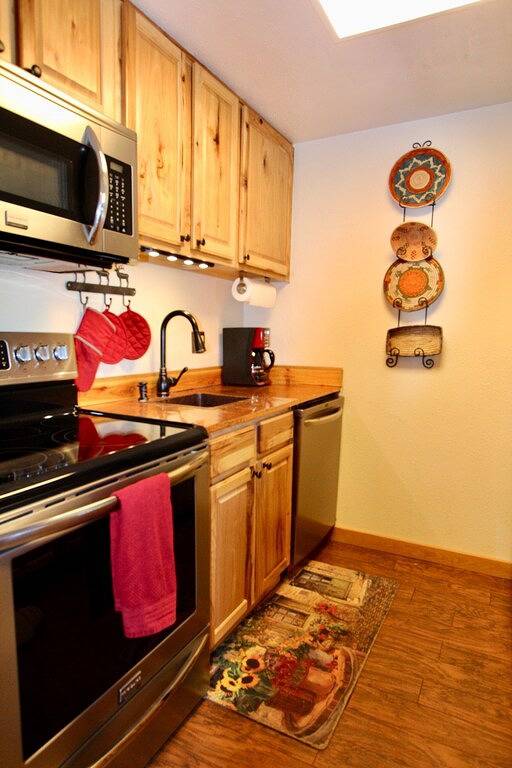 Ganze Wohnung, Spektakuläre Aussichten - 1 Meile zum Skilift - Keine Langzeitvermietung. in Vail Ski Resort, Vail