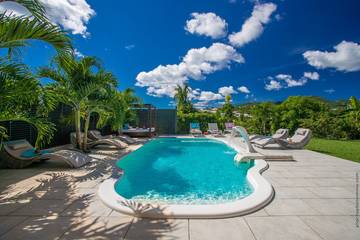 Location de vacances pour 16 personnes, avec terrasse et jardin à Le Diamant