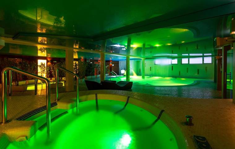Apartamento para 2 personas, con Terraza y Jacuzzi además de Jardín y Sauna en Queveda