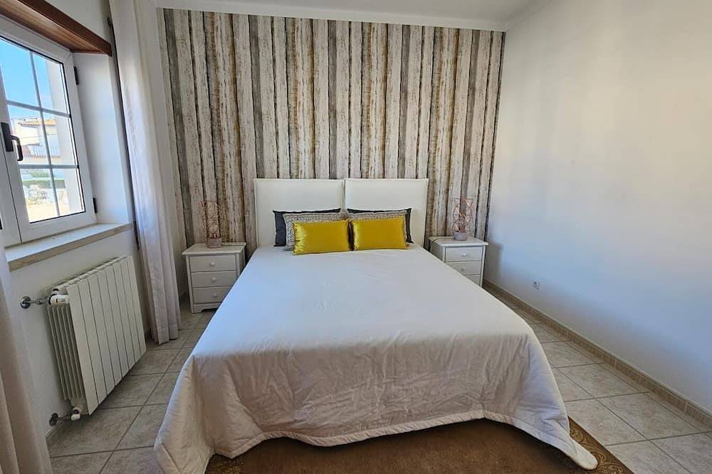 Casa Lu 153289/Al Salir do Porto 4-bedroom villa 10 minutes' walk from the beach in Salir do Porto, Tornada e Salir do Porto