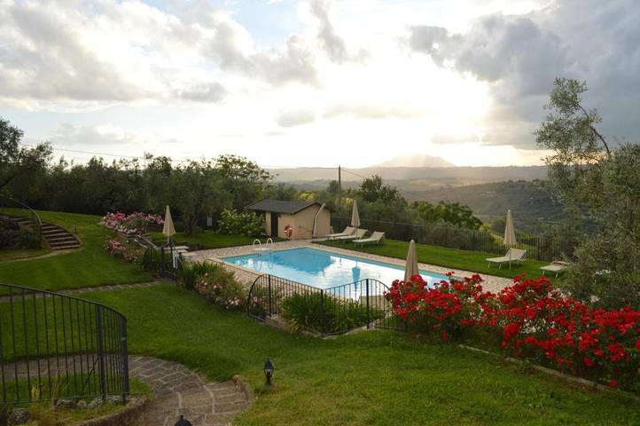 Ferienwohnung für 4 Personen, mit Terrasse und Garten sowie Pool in Fara in Sabina
