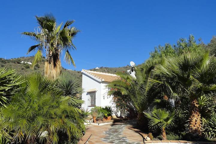 Ferienhaus für 4 Personen, mit Terrasse und Garten in Sayalonga