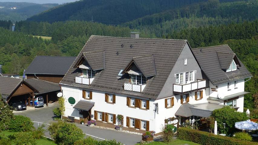 Ferienwohnung für 6 Personen, mit Garten und Balkon, kinderfreundlich in Herscheid