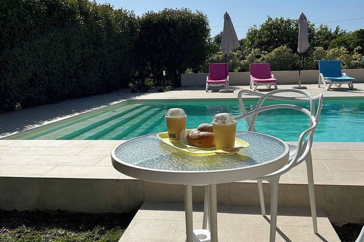 Frei stehende Villa mit Pool, nur wenige Schritte vom Meer von Avola und Lido di Noto. in Cicirata, Avola