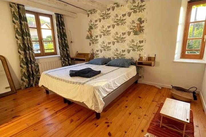 Location de vacances pour 9 personnes, avec jardin et terrasse, animaux acceptés à Bilieu - 2