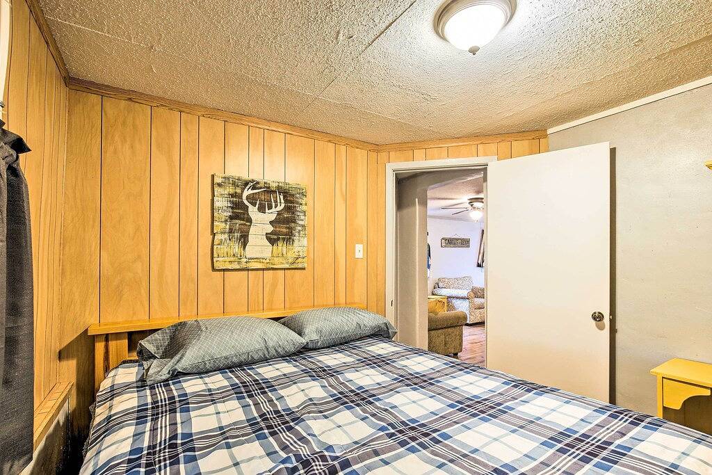 'Cabana Luna' Cabin w/ Deck, Swing & Fire Pit! in Uvalde County