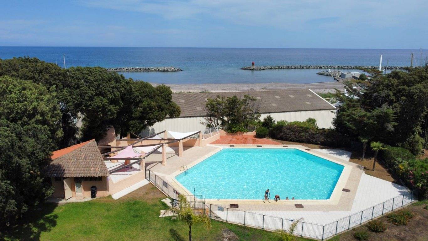 Port de Taverna, villa bord de mer, piscine in Santa-Maria-Poggio, Région de Corte