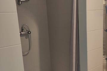 Location De Vacances pour 5 Personnes dans La Roquette-sur-Siagne, Région de Cannes, Photo 4
