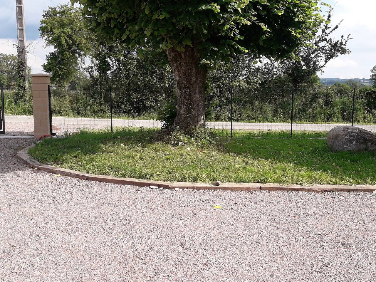 Maison paisible entre Berry et Creuse avec jardin clos, terrasse et parking privé in Crevant, Région de La Châtre