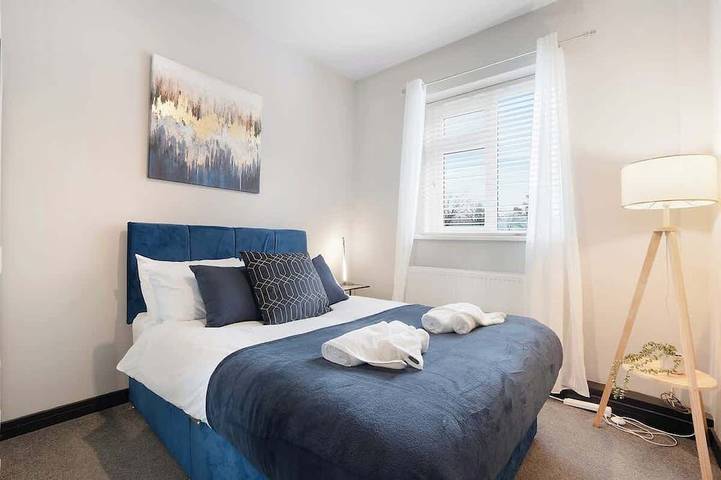 Modern 2 Bedroom Home With TV, WiFi, Parking in Sunderland