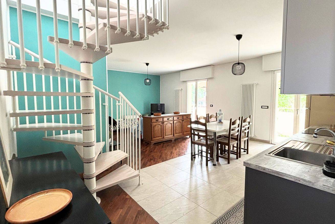 Ganze Wohnung, Cv013 - Cervia, wonderful penthouse with panoramic terrace in Pinarella, Ravenna Provinz