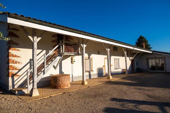 Location de vacances pour 15 personnes, avec piscine et jardin dans Cruzilles-lès-Mépillat - 2