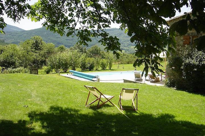 Gîte pour 12 personnes, avec jardin, animaux acceptés à Viscomtat