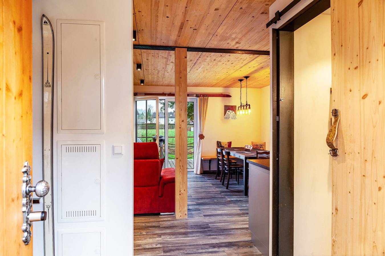 Chalet Rauschn with mountain view with whirlpool, shared sauna, terrace, balcony. in Farchant, Bavarian Alps