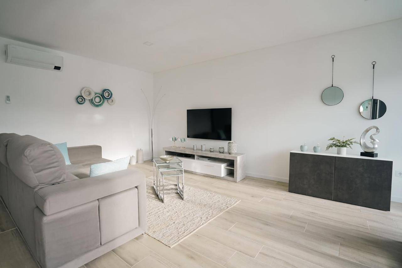 Villa with Private Pool in Santa Bárbara, Lissabon Distrikt