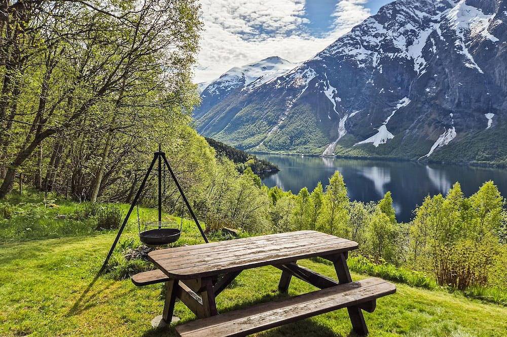 2 bedroom cozy home in Eikesdal in Nesset, Norra Fjordnorge