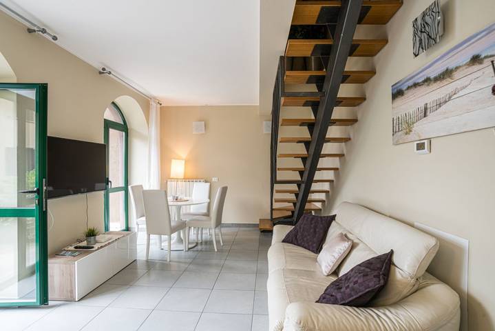 Gîte pour 4 personnes, avec piscine dans Nesso