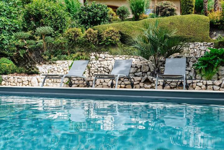 Location de vacances pour 8 personnes, avec jardin ainsi que piscine et vue à Vaulx - 4