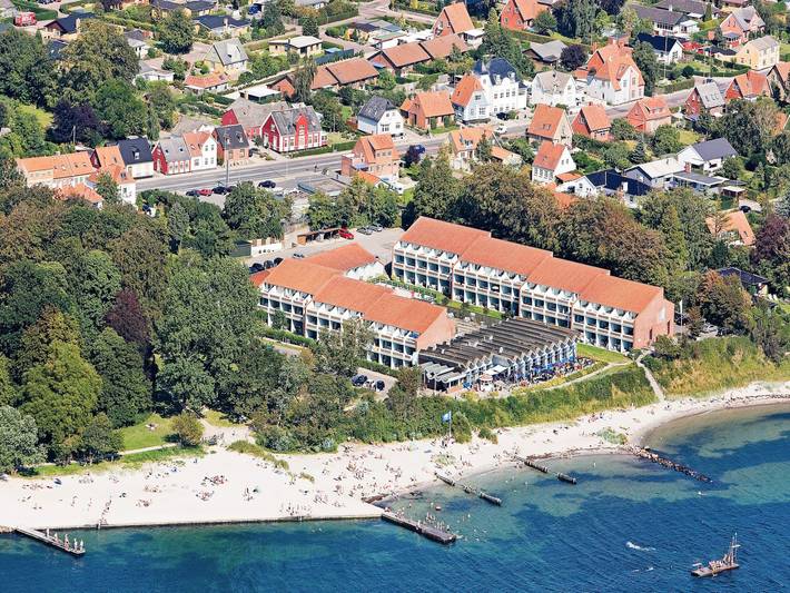 Ferielejlighed for 4 personer, med Terrasse og Børnepool såvel som Pool og Sauna i Fåborg