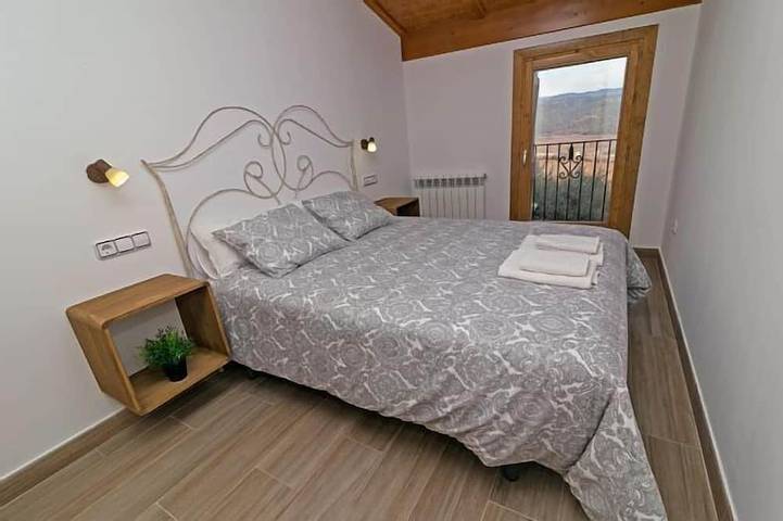 Gîte rural (location complète) La Bodega de Puy pour 8 personnes in Graus, Pyrénées Aragonaises