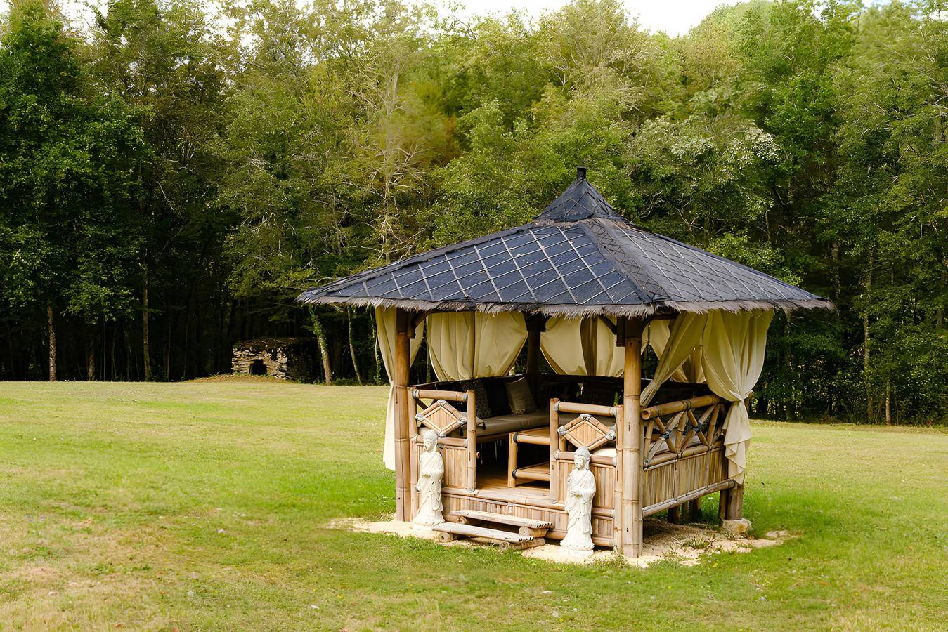Gîte « La Gariotte » avec piscine et jacuzzi partagés. in Montcabrier, Lot