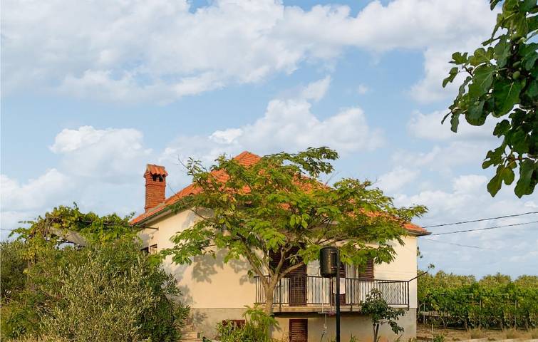 Ferienhaus für 6 Personen, mit Terrasse und Garten, mit Haustier in Sukosan