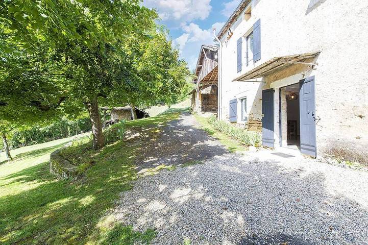 Location de vacances pour 4 personnes, avec Jardin et Piscine à Soturac