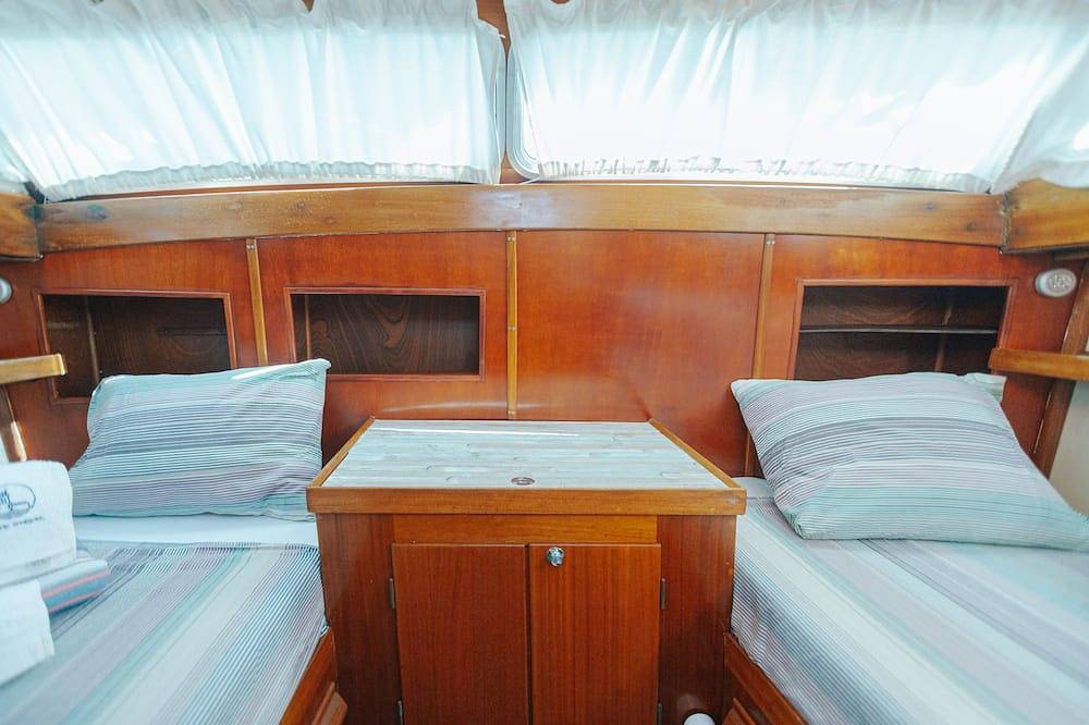 Stay in a Yacht: Your Exclusive Retreat in Algarve in Albufeira, District de Faro